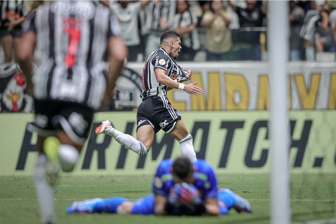 Paulinho marcou os gols da vitória do Atlético-MG sobre o Fluminense (Foto: Pedro Souza/Atlético-MG)