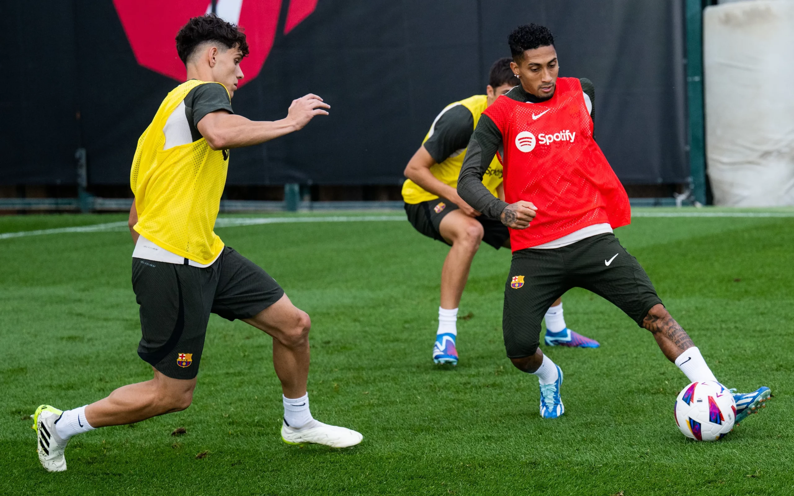 Raphinha volta a treinar com o Barcelona após lesão muscular Foto: Victor Salgado / FC Barcelona
