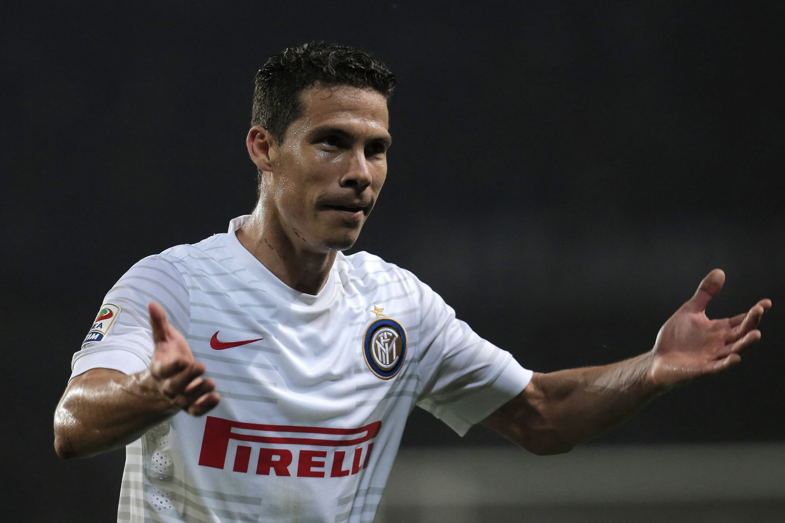 Hernanes volta a jogar na Itália pela equipe Sale, da sétima divisão Foto: MARCO BERTORELLO/AFP