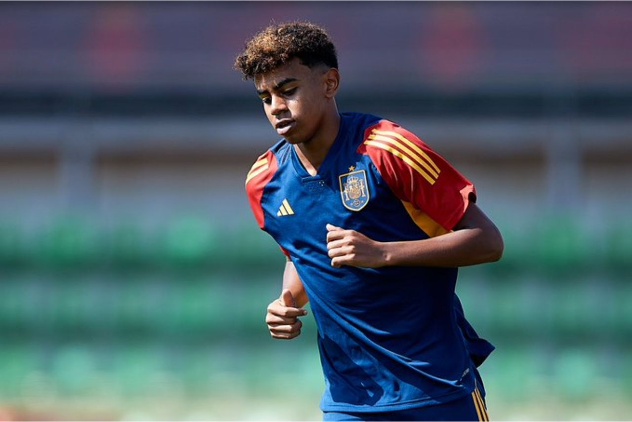 Lamine Yamal em treino com a Espanha