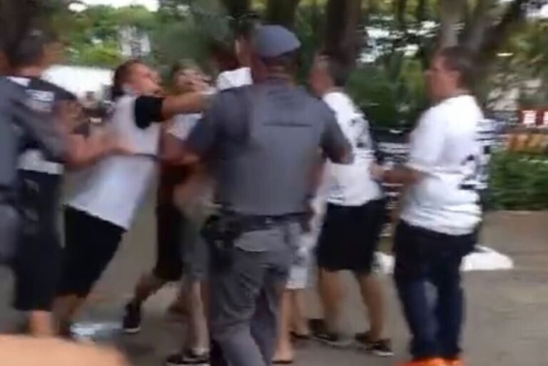 <p>Confusão ocorreu no Parque São Jorge, sede social do Corinthians (Foto: Twitter/Reprodução)</p>
