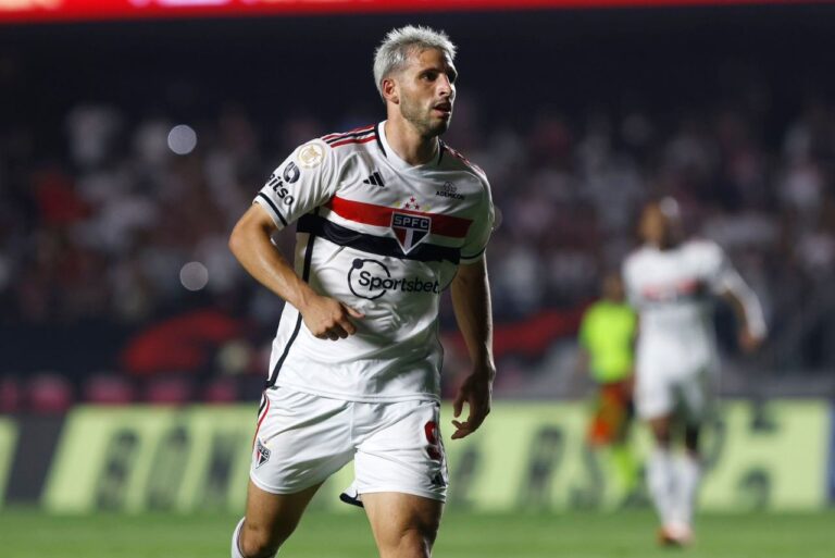 <p>Calleri convivia com problema no tornozelo desde o início do ano (Foto: Divulgação/São Paulo)</p>
