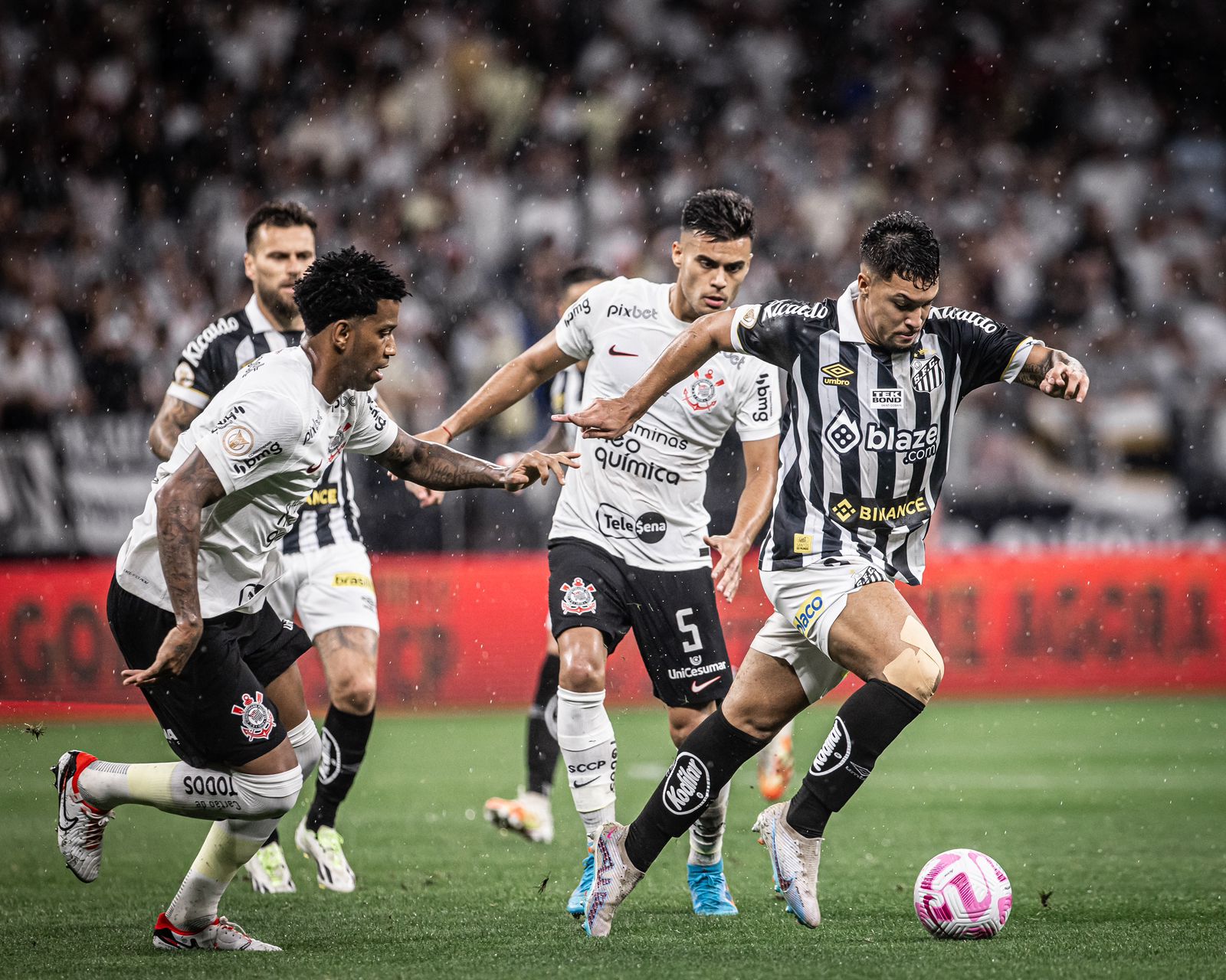 Santos arranca empate nos acréscimos contra o Corinthians Foto: Santos/X