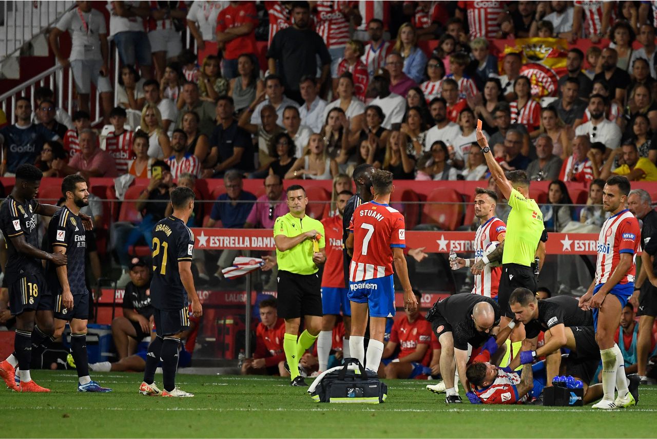 Nacho fez falta dura contra Portu no jogo contra o Girona (Foto: Josep Lago/AFP)