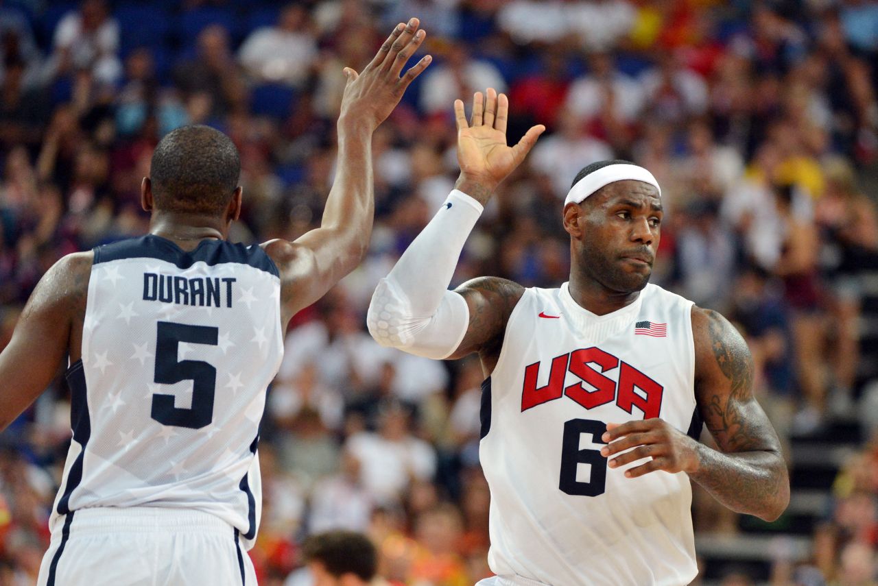 Kevin Durant e LeBron James Foto: MARK RALSTON//AFP