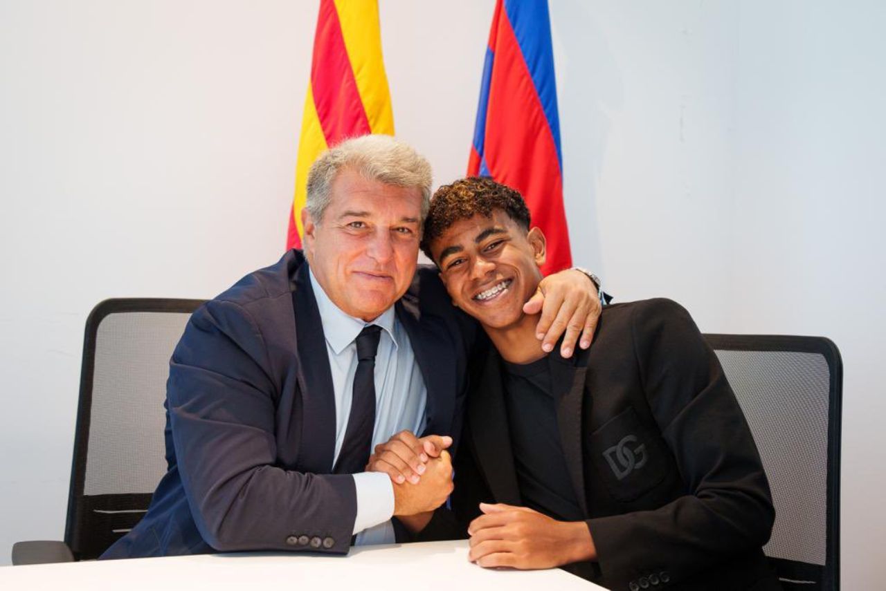Presidente do Barcelona ao lado de Lamine Yamal