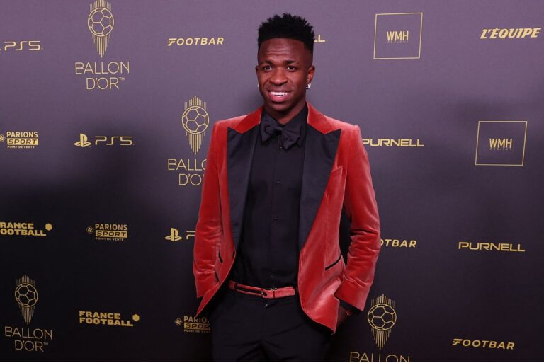 <p>Vini Jr na premiação da Bola de Ouro 2023 (Foto: Franck Fife/AFP)</p>
