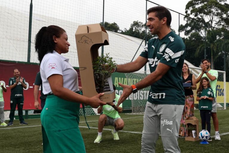 <p>Abel Ferreira já garantiu oito taças ao Palmeiras (Foto: Cesar Greco/Palmeiras)</p>
