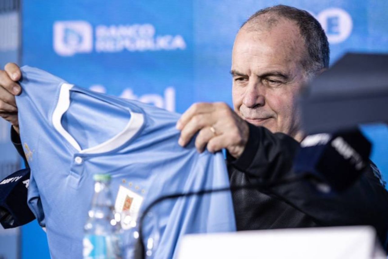 Marcelo Bielsa, treinador da Seleção Uruguaia (Foto: AUF/Divulgação)