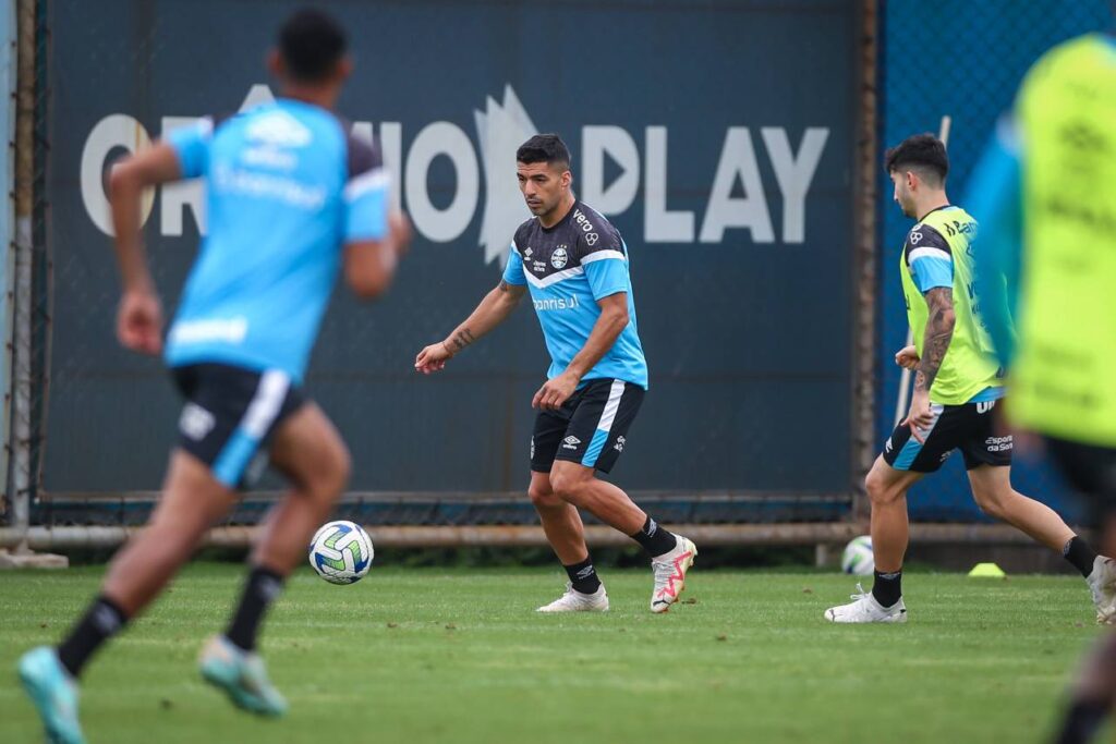 Torcedores estão unidos pela permanência de Suarez