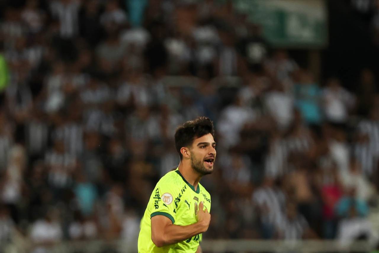 Flaco Lopez marcou contra o Botafogo