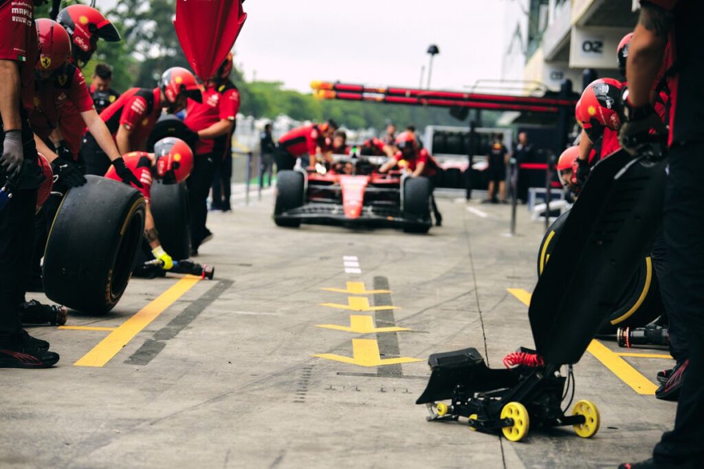 No Brasil, equipes começam a planejar temporada de 2024 da Fórmula 1 Foto: Scuderia Ferrari/X