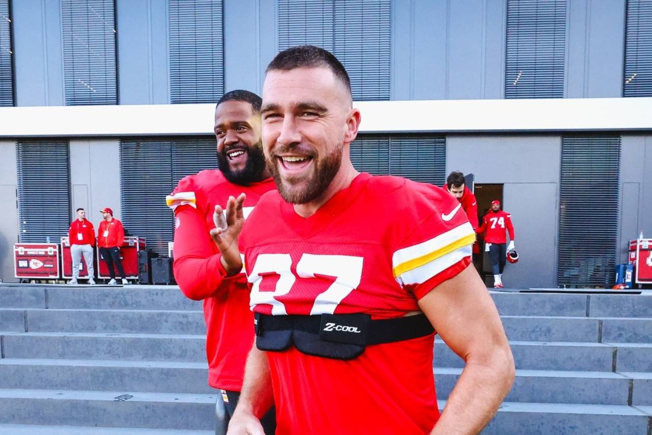 Travis Kelce durante treino nos Chiefs