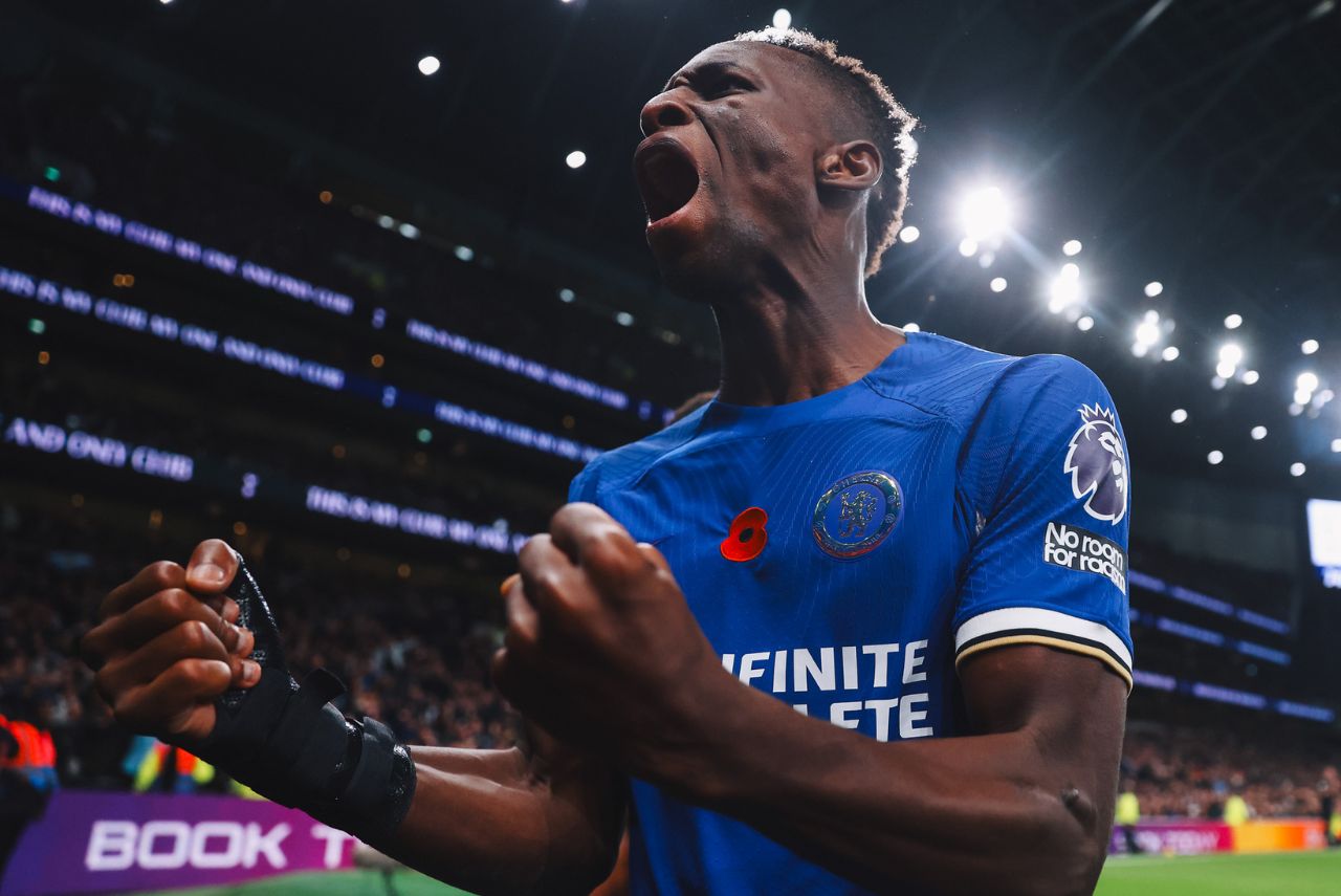 Nicolas Jackson assinalou hat-trick na goleada do Chelsea sobre o Tottenham (Foto: X/Reprodução)
