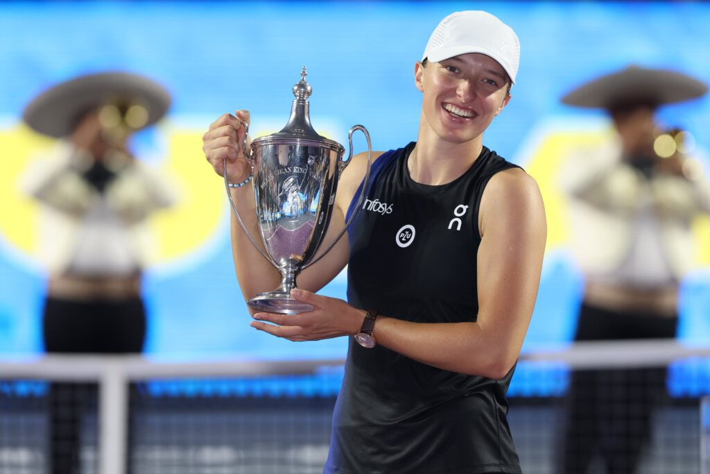 Iga Swiatek é eleita a tenista do ano pela WTA Foto: WTA/X