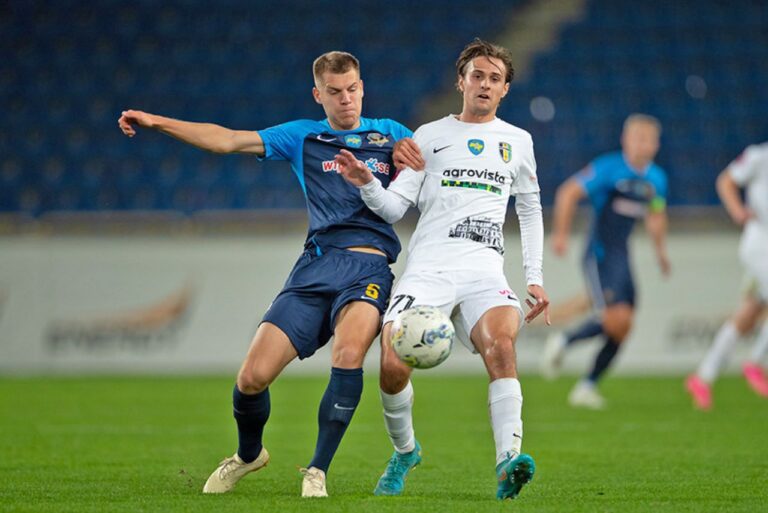 <p>Partida entre Dnipro-1 e Oleksandria, na Ucrânia, foi interrompida diversas vezes (Foto: UPL/Divulgação)</p>
