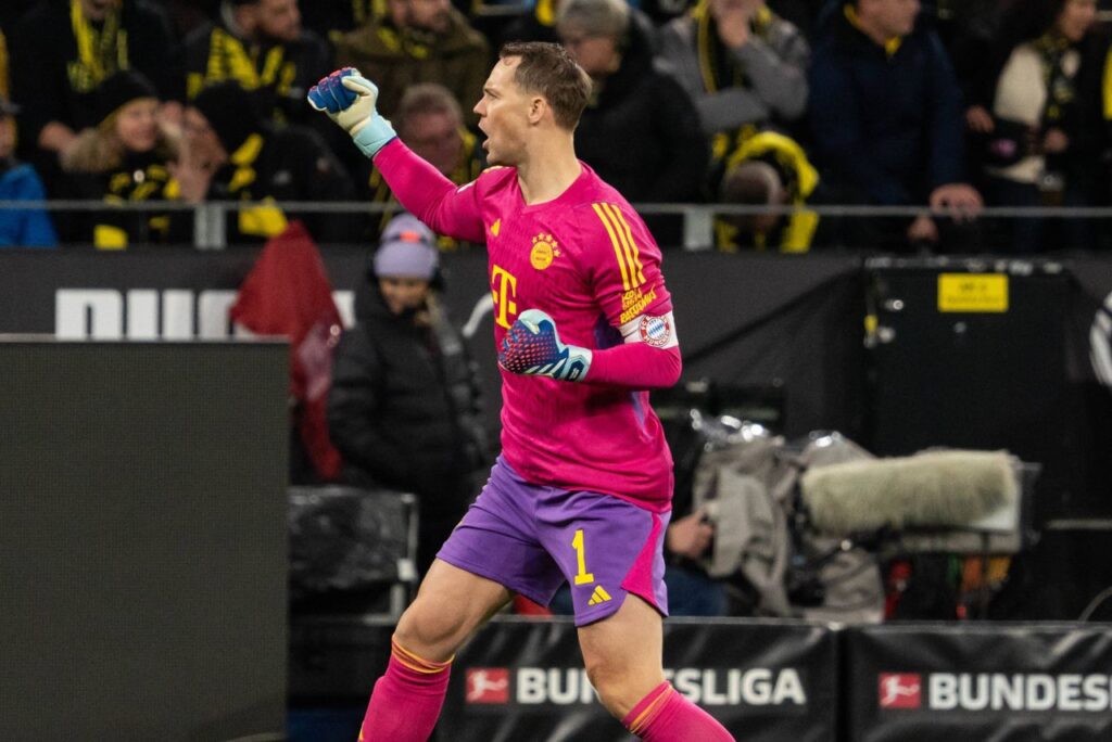 Goleiro do Bayern durante vitória contra o Borussia Dortmund