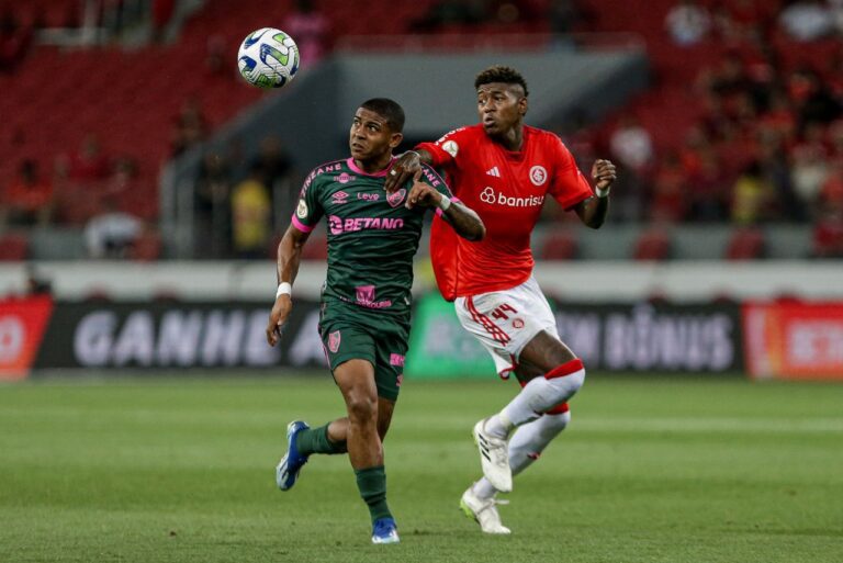 <p>Autor do gol do título, John Kennedy foi titular contra o Inter e teve atuação apagada (Foto: Lucas Merçon/Fluminense)</p>
