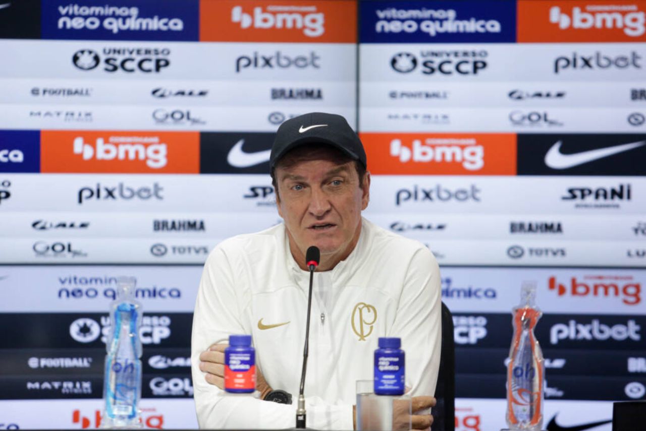 Cuca em apresentação no Corinthians