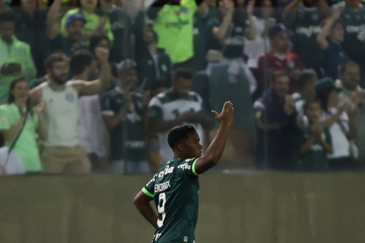 Endrick comemora mais um gol pelo Palmeiras