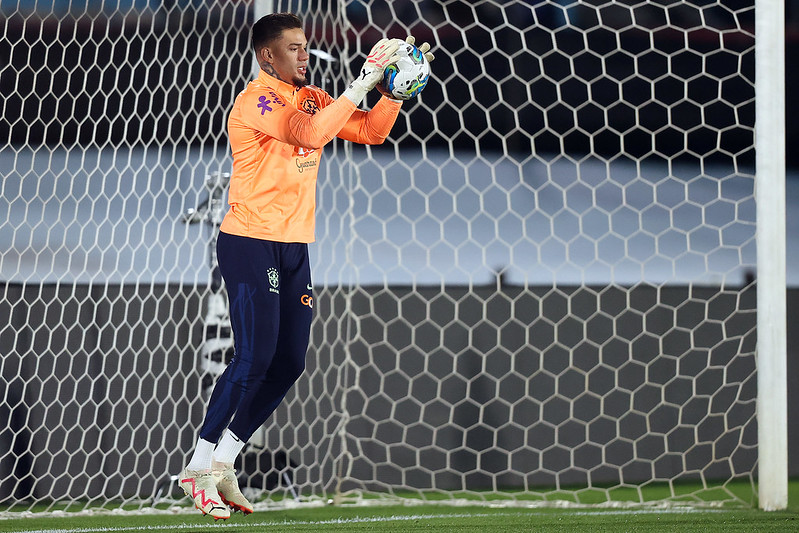 Ederson é cortado da seleção brasileira após sofrer lesão no pé Foto: Vitor Silva/CBF