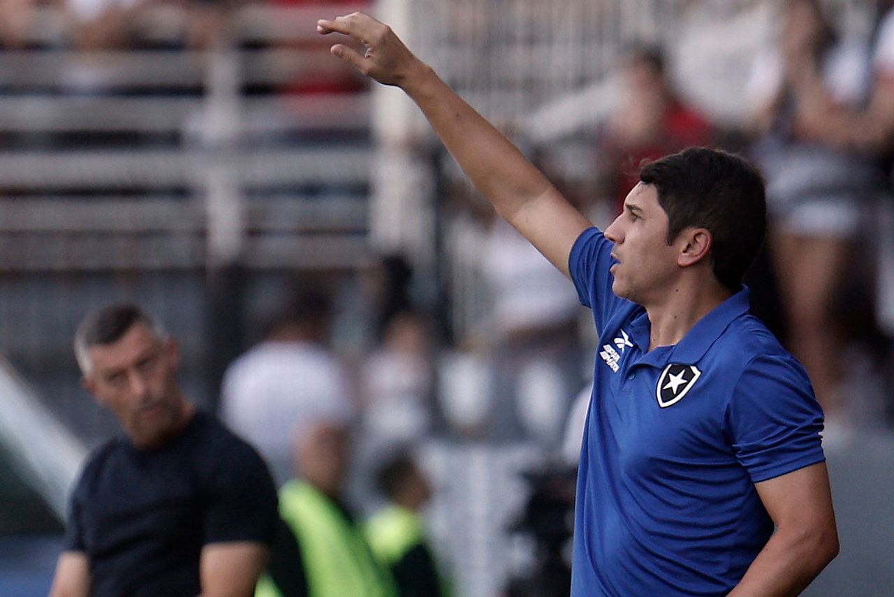 Técnico comandou o Botafogo contra o Bragantino