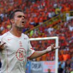 Marc Overmars é banido do futebol por um ano por envio de mensagens de cunho sexual Foto: ADRIAN DENNIS/AFP