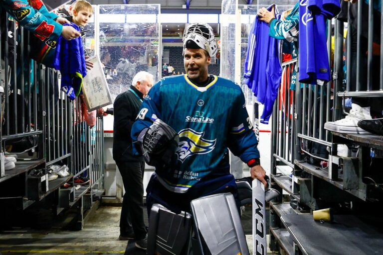 <p>Petr Cech vai reforçar o Belfast Giants, da Irlanda (Foto: William Cherry/Belfast Giants)</p>
