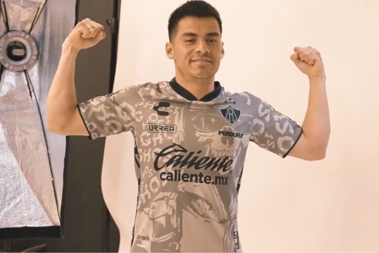 <p>Uniforme do Atlas FC em homenagem ao jogo Call of Duty (Foto: OneFootball/Reprodução)</p>
