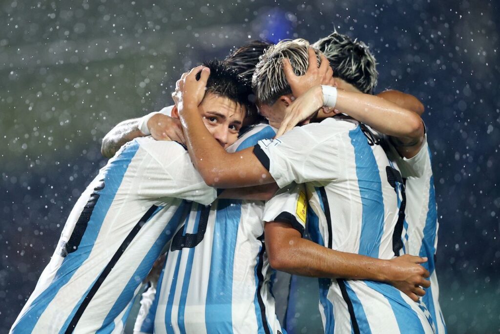 Argentina vai enfrentar o Brasil nas quartas