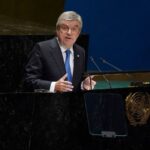 Thomas Bach, presidente do Comitê Olímpico Internacional, no plenário da ONU (Foto: Timothy A. Clary/AFP)