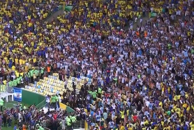 <p>Em duelo marcado por confusões nas arquibancadas, Brasil perde para a Argentina no Maracanã. . Foto: Reprodução/TV Globo</p>