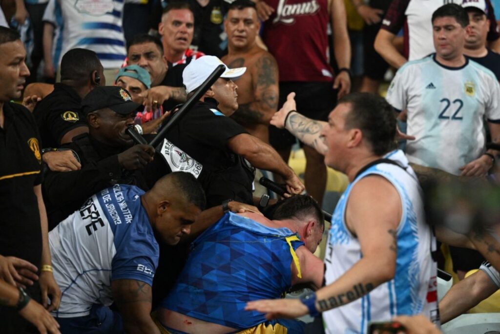 Briga entre torcedores de Brasil e Argentina