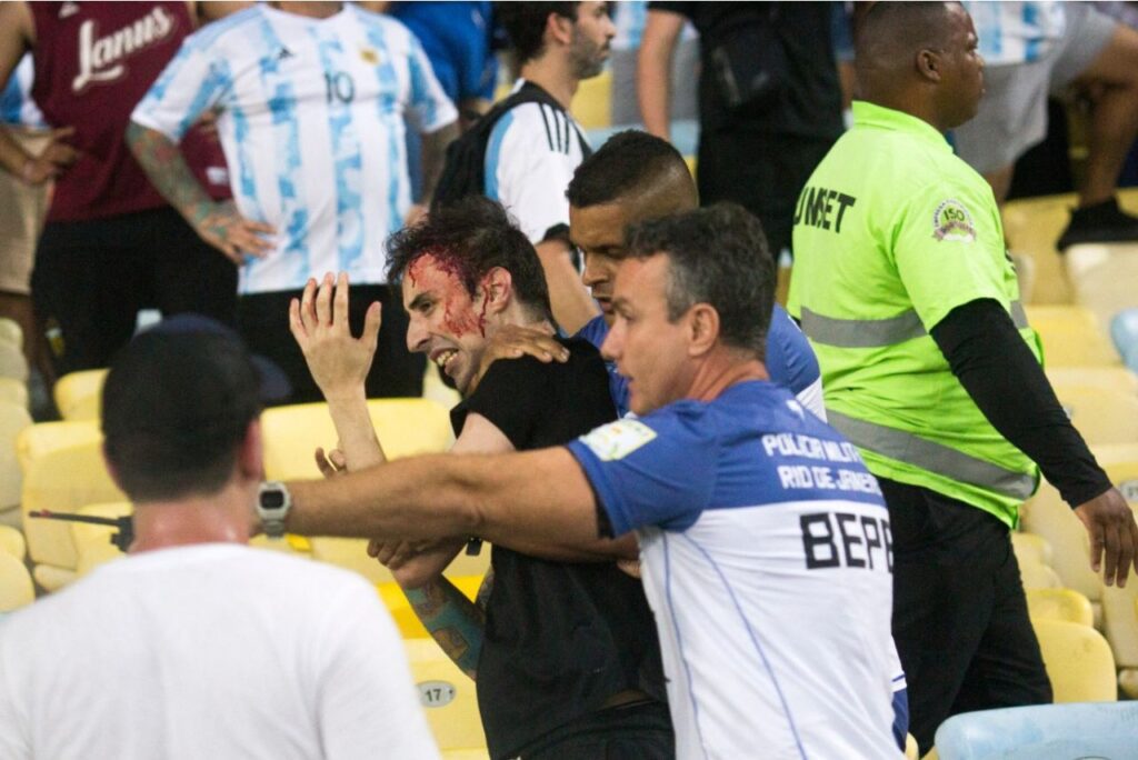 Briga entre torcedores de Brasil e Argentina