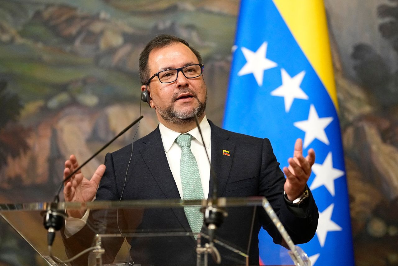 Yvan Gil, chanceler da Venezuela, denunciou as arbitrariedades (Foto: Alexander Zemlianichenko/Pool/AFP)