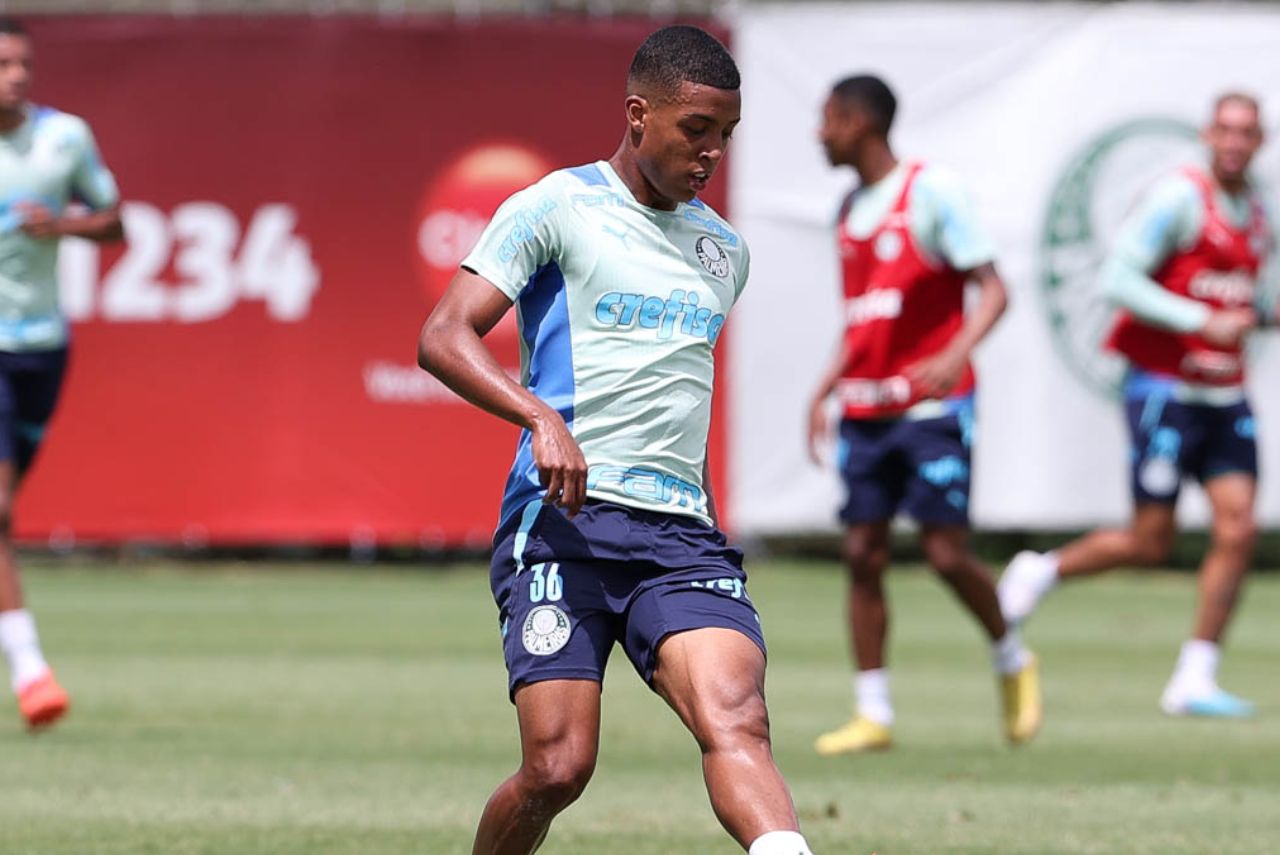 Vanderlan em treino do Palmeiras