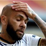 Daniel Alves atuando pelo Pumas