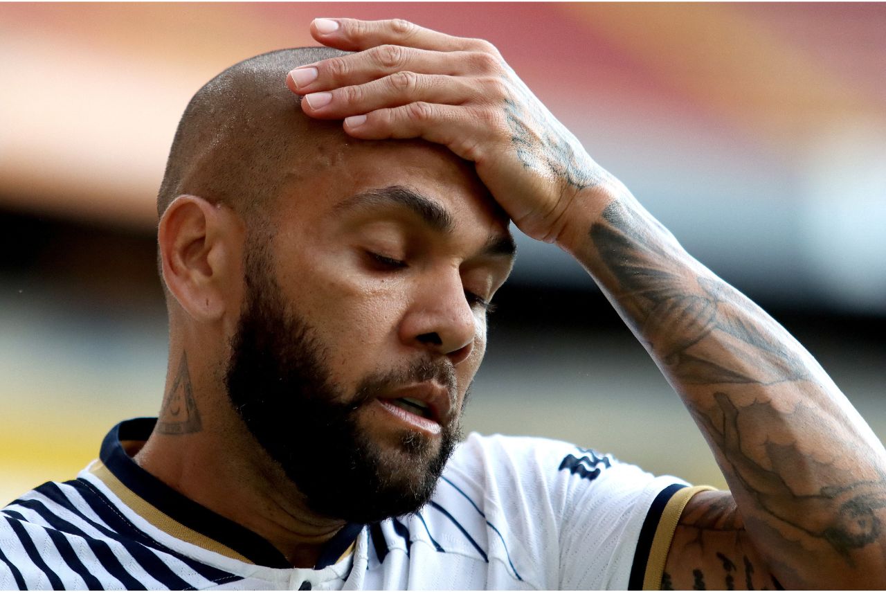 Daniel Alves atuando pelo Pumas