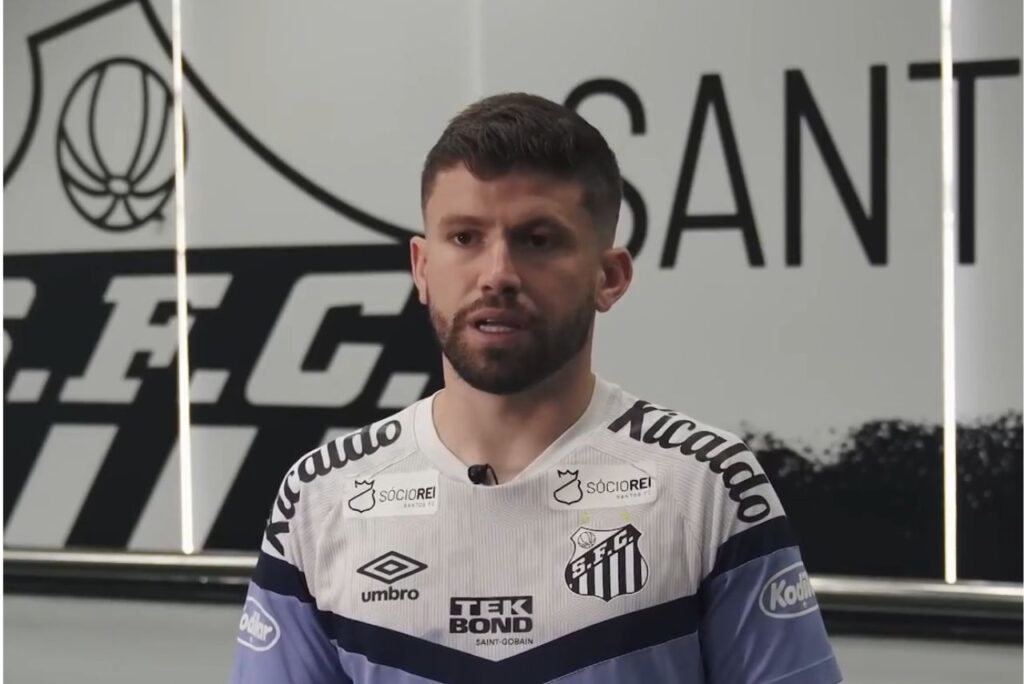 Caio Henrique no CT do Santos
