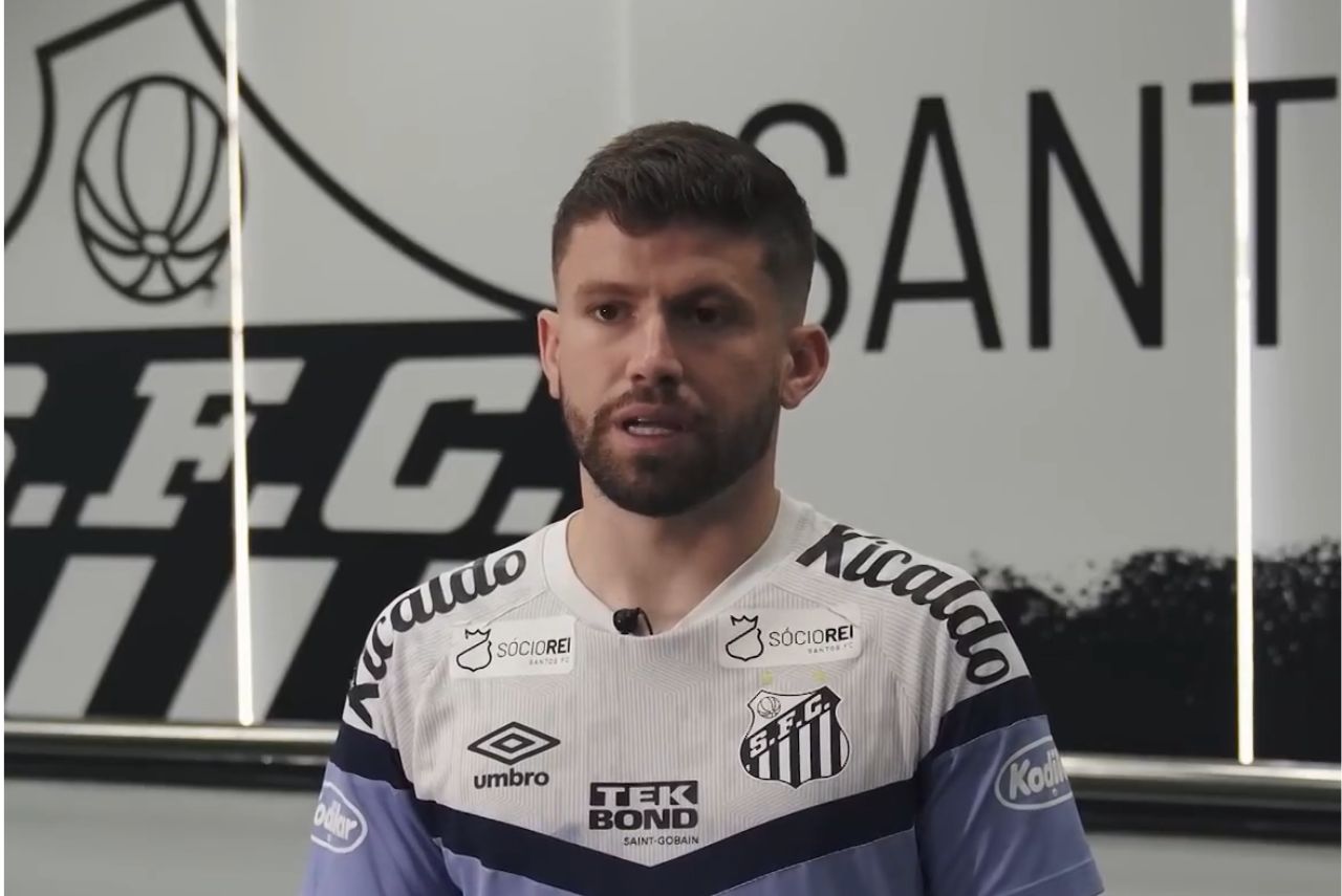 Caio Henrique no CT do Santos