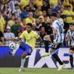 Rodrygo durante o jogo entre Brasil e Argentina