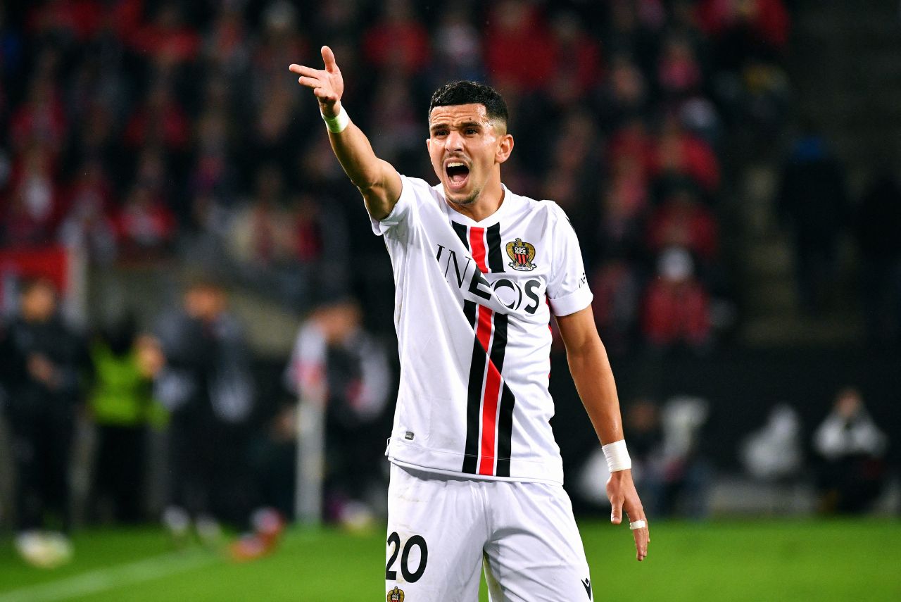 Youcef Atal atuando pelo Nice (Foto: Uwe Kraft/AFP)