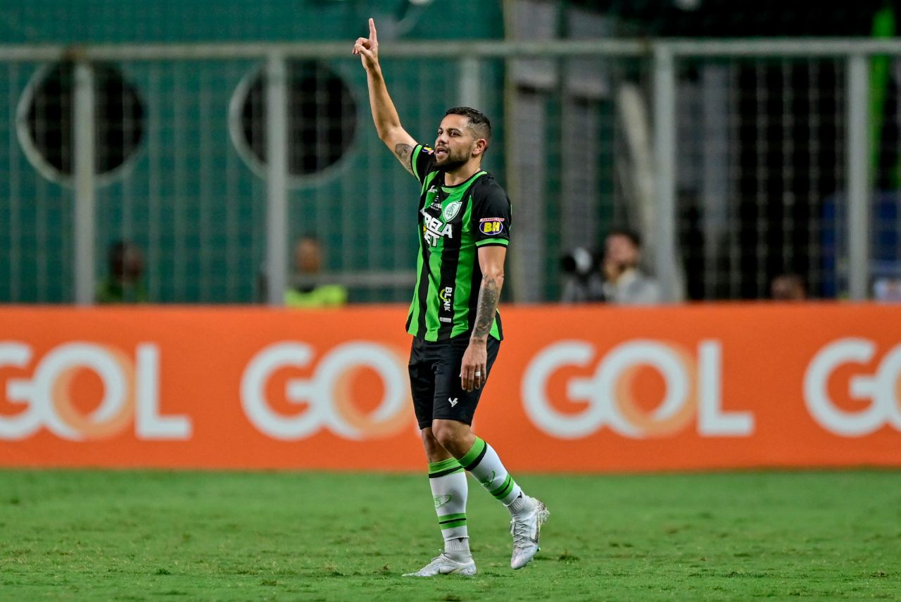 Felipe Azevedo defenderá o América-MG por mais uma temporada