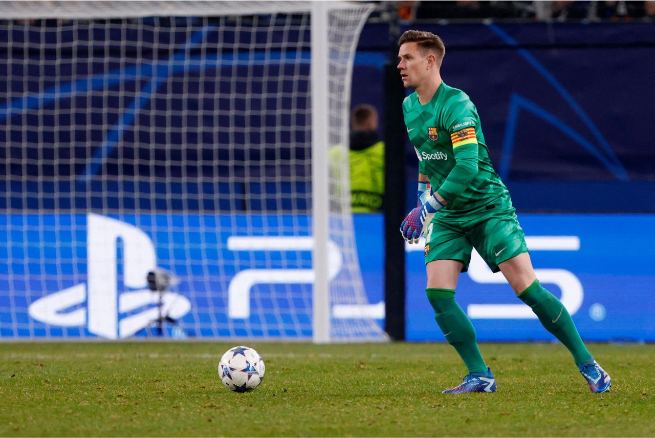 Goleiro do Barcelona se lesionou enquanto defendia a Alemanha
