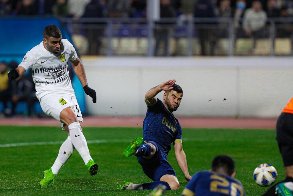 Hamdallah fez os dois gols da vitória do Al-Ittihad sobre o AGMK (Foto: X/Reprodução)