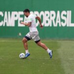 Luan durante o treino do Palmeiras