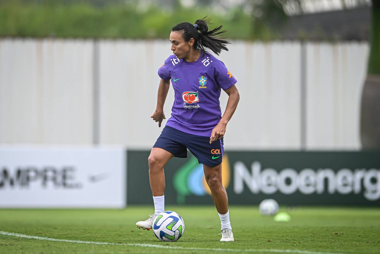 Marta durante treino da Seleção Brasileira