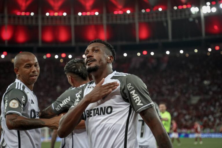 <p>Edenilson marcou o segundo gol do Galo na partida. Foto: Pedro Souza / Atlético</p>