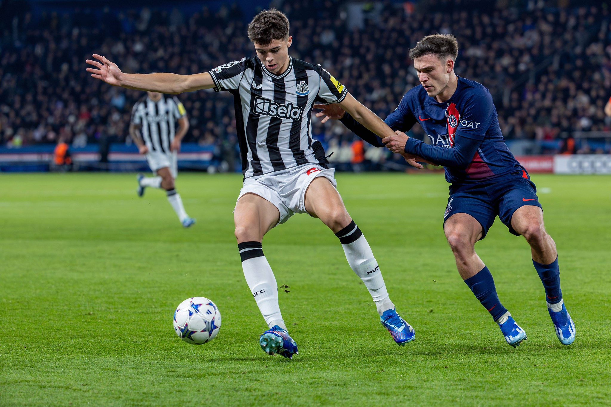 Árbitro do VAR é substituído após polêmica no PSG-Newcastle Foto: Lewis Miley/Newcastle/X
