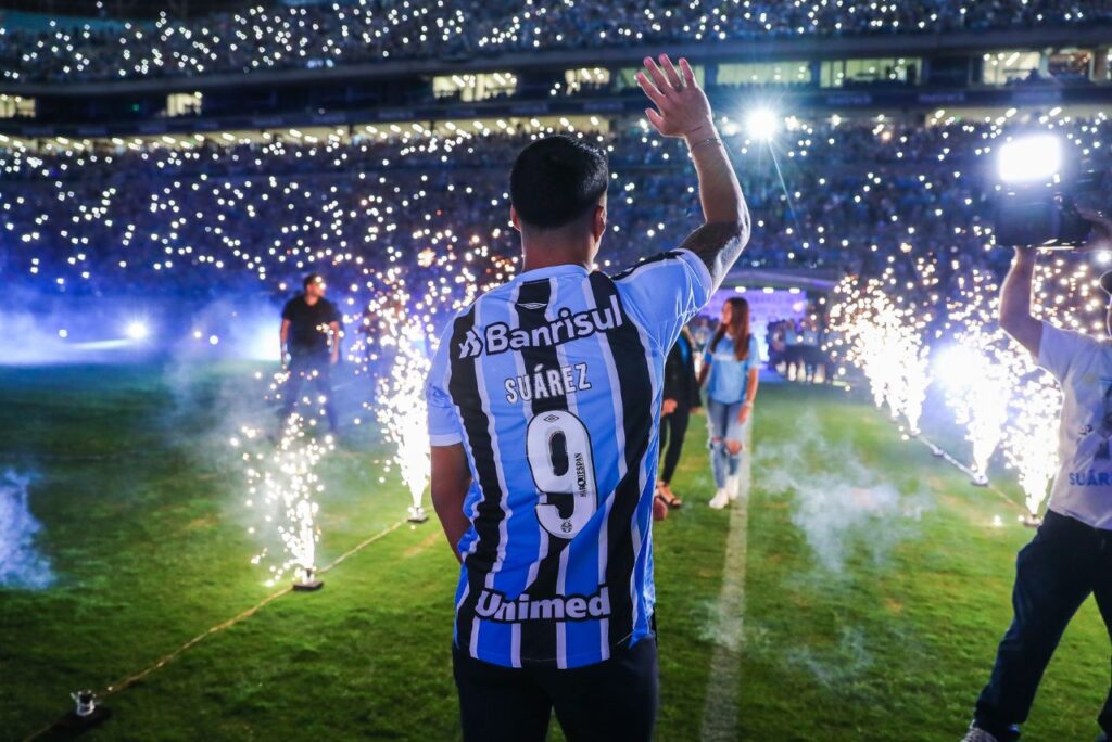 Apresentação de Suárez no Grêmio, em janeiro deste ano (Foto: Lucas Uebel/GFBPA)
